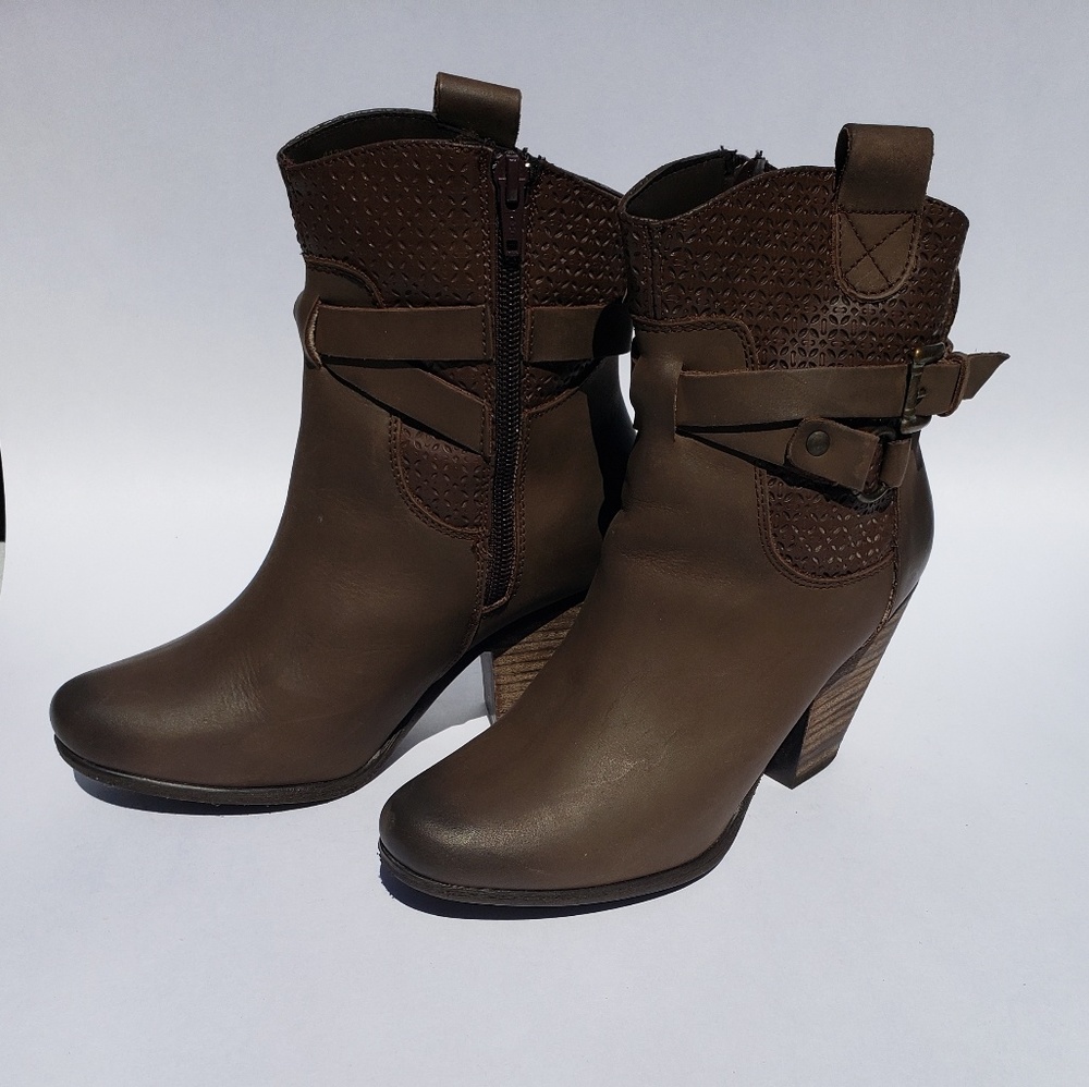 Leather boots
